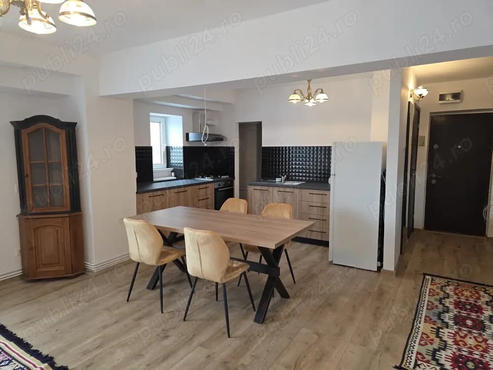 Inchiriez apartament 3 camere Centrul Civic Camera de Comert