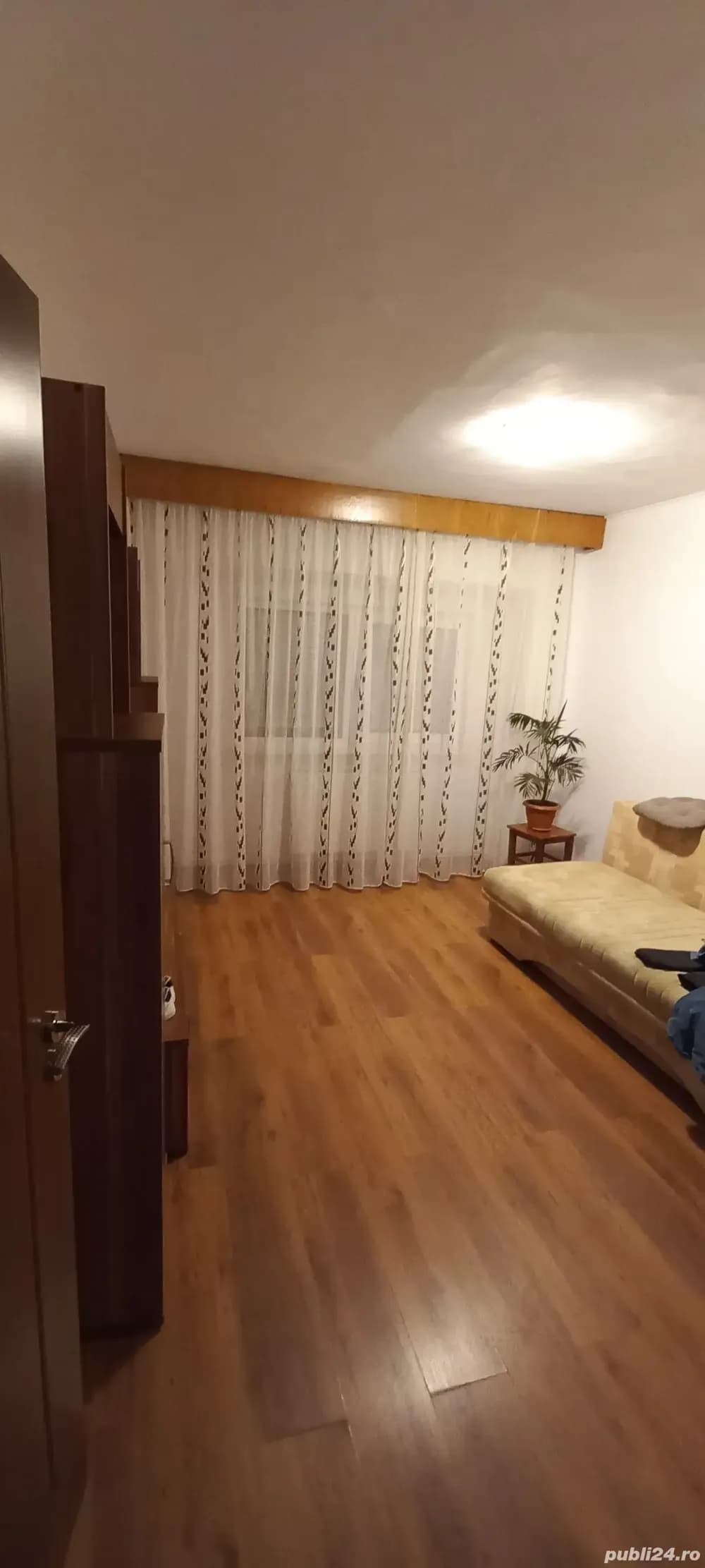 Inchiriez apartament cu 3 camere si 2 bai