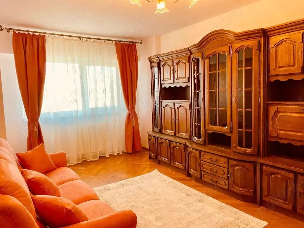 Apartament trei camere Toamnei -Centrul Civic.