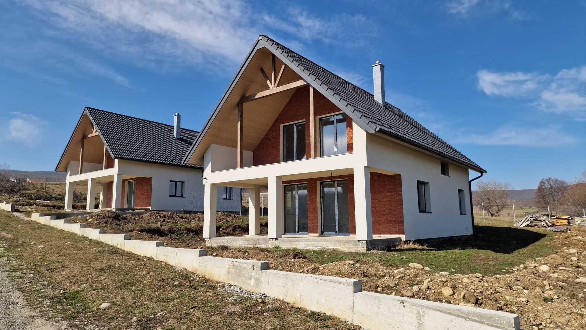 2 Case individuale deosebite in Gilau, zona motelului, teren 800 mp!