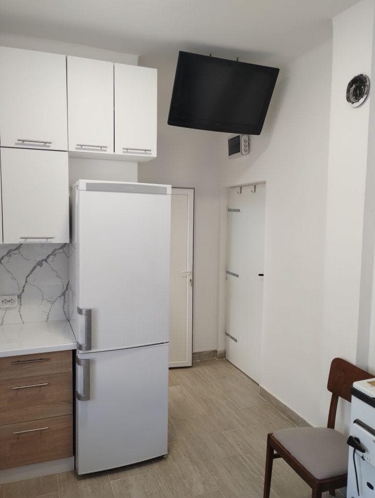 Închiriez garsonieră centru - imagine 1