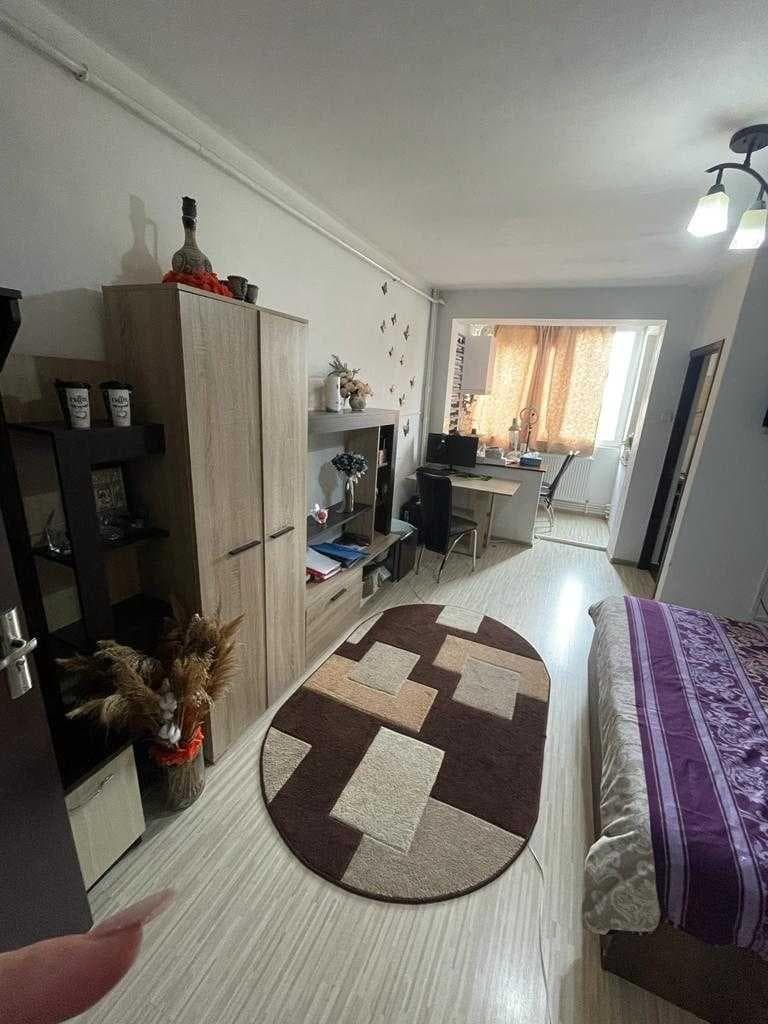 Inchiriez garsoniera - imagine 1