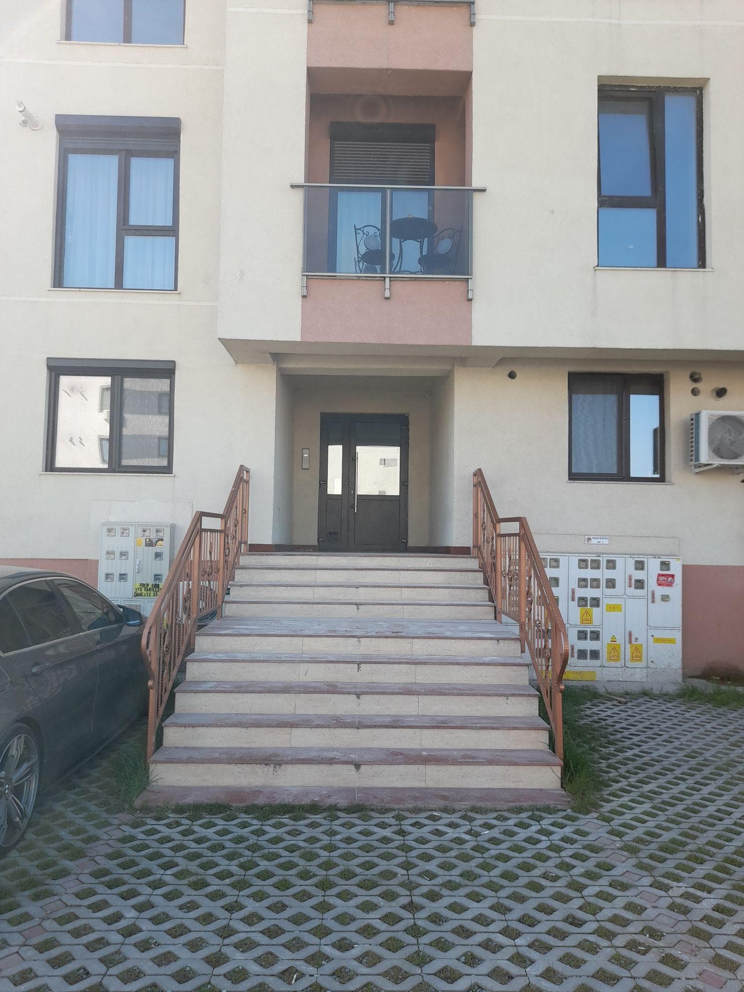 Garsoniera cu loc de parcare inclus în zona Compozitori