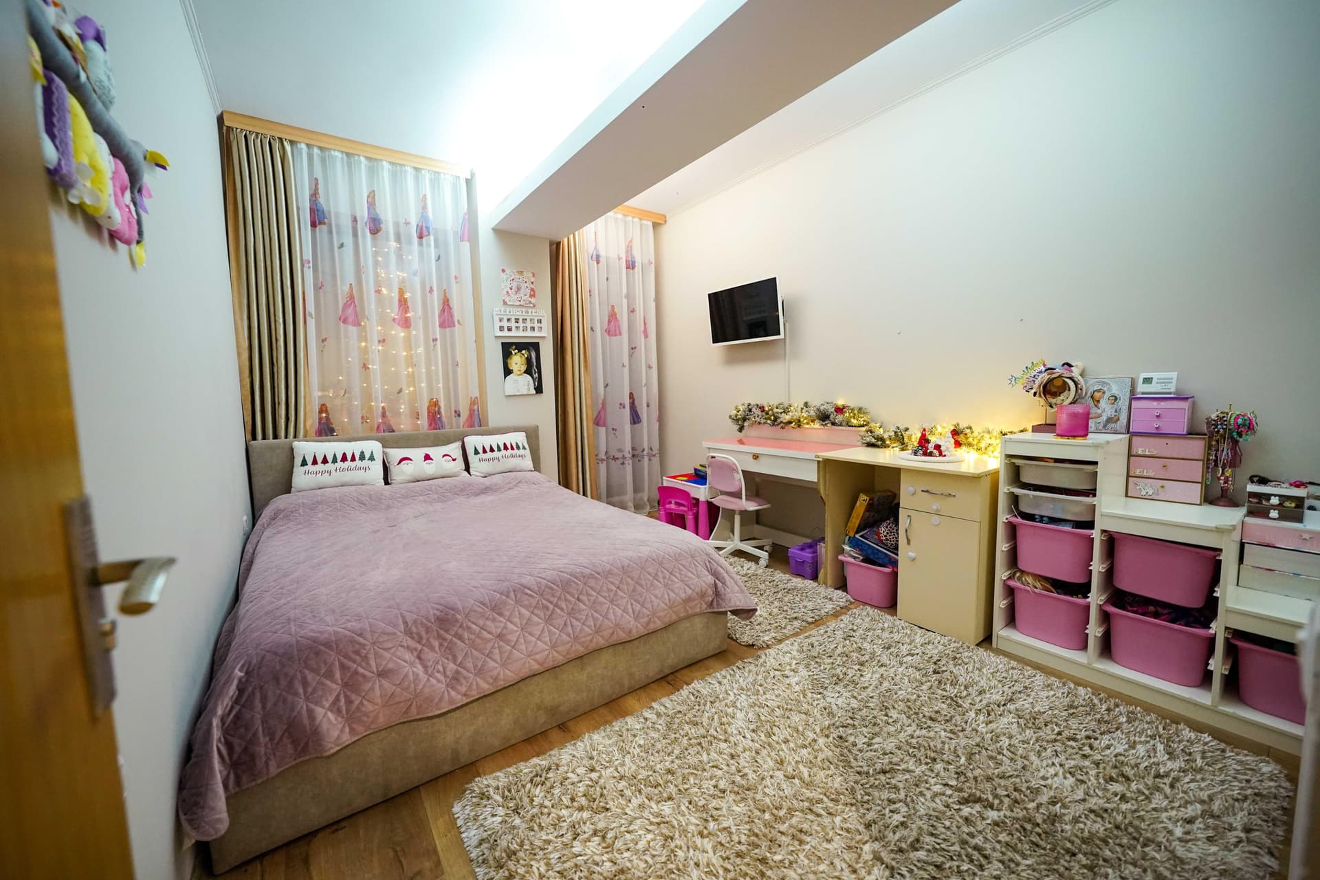 Vand apartament in Compozitori complet mobilat si utilat.