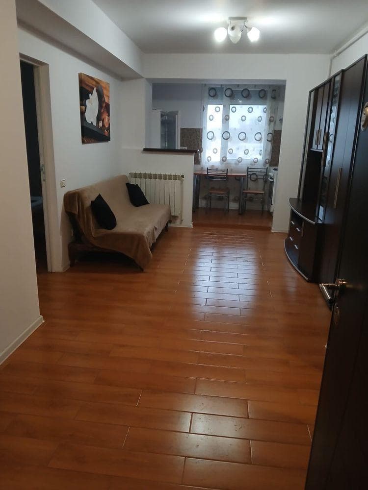 Vand apartament cu 2 camere