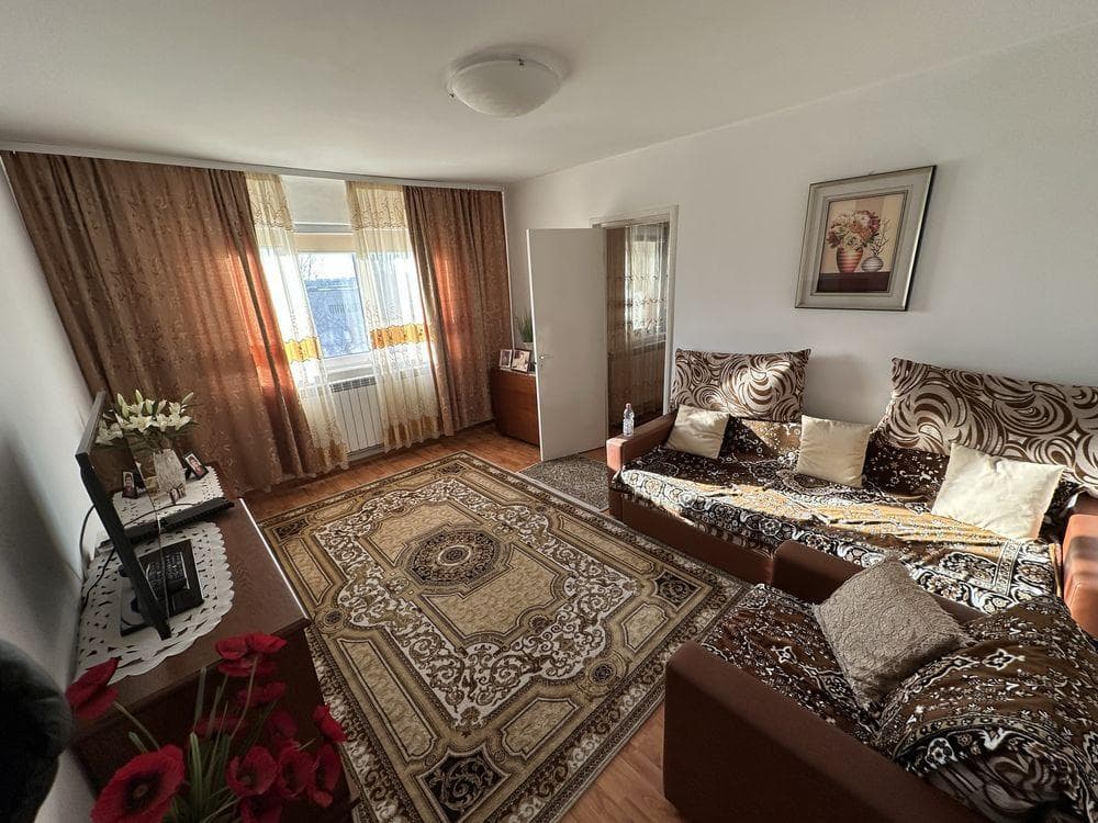 Apartament 3 camere, Casa de Cultura