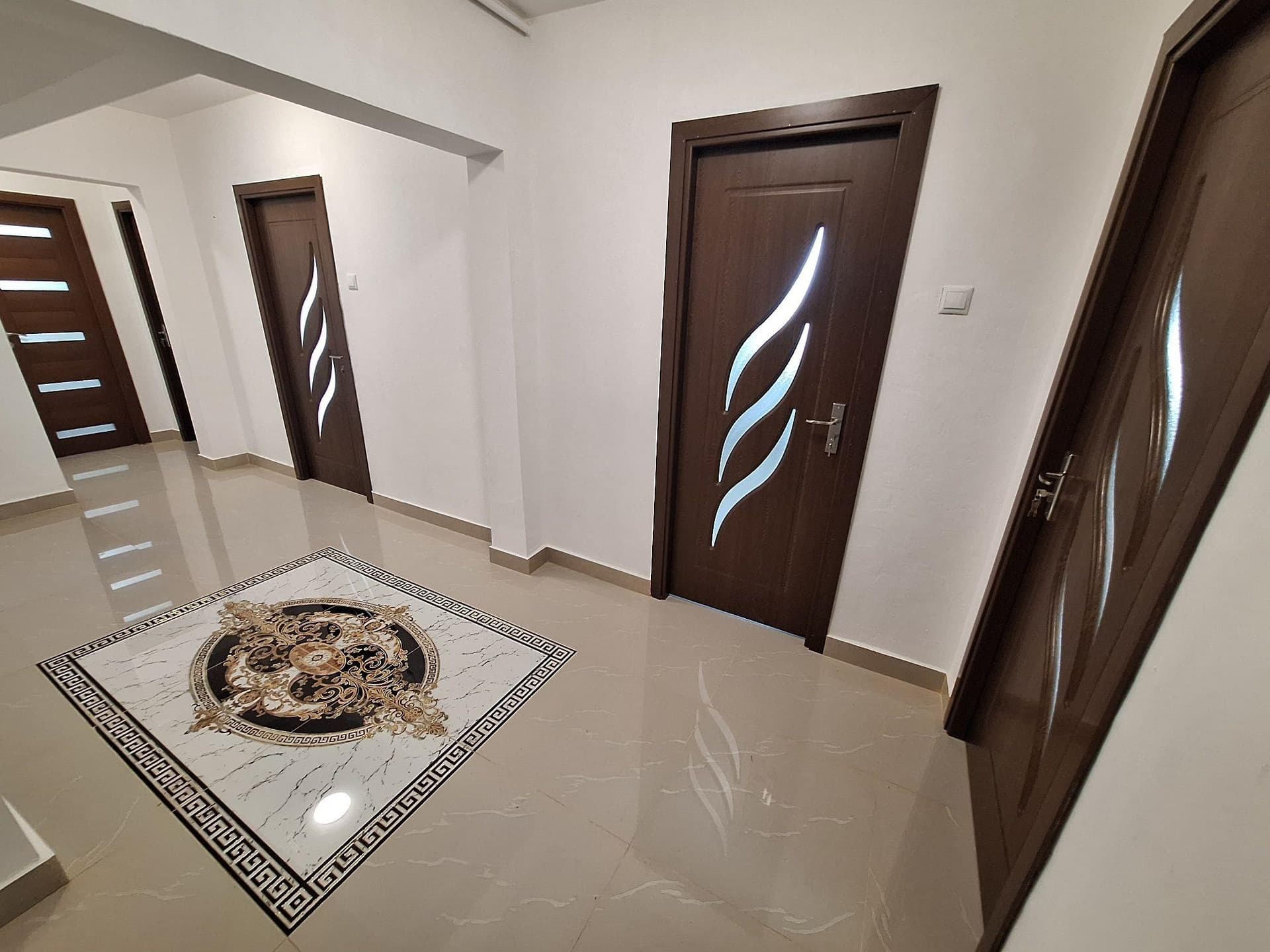 Proprietar apartament 3 camere decomandat  zona Gară renovat  recent