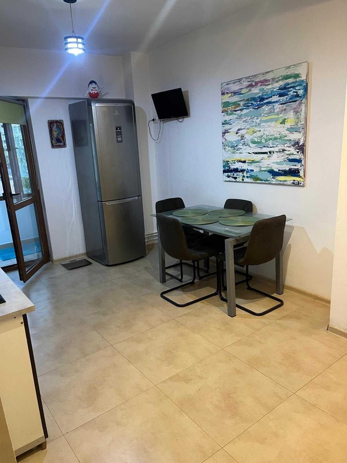 De inchiriat ap. 2 cam, Casa de cultura