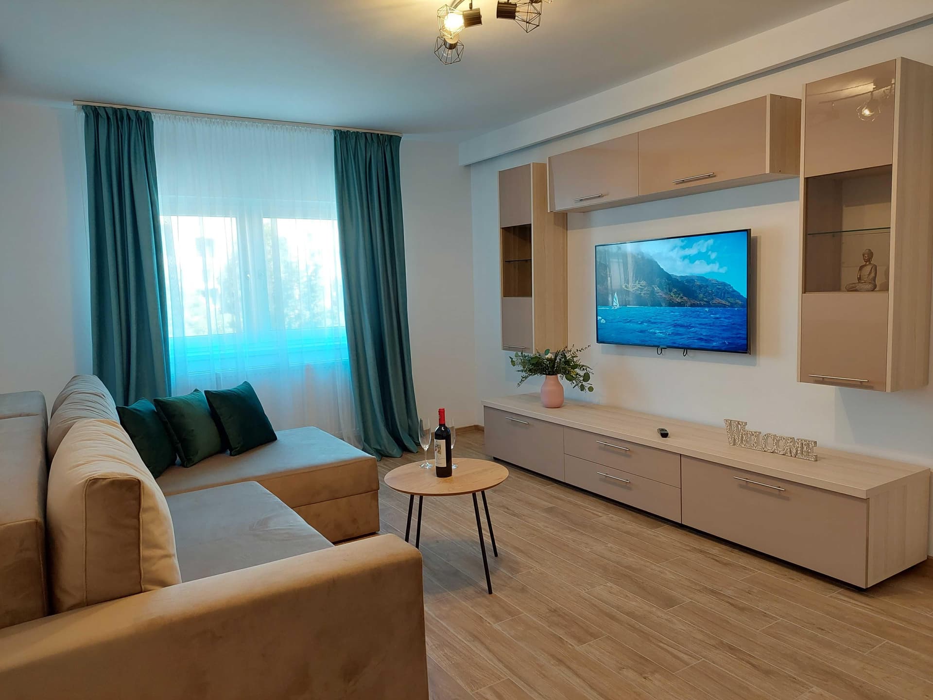 Apartament 2 camere de închiriat - zona Trocadero, Constanța