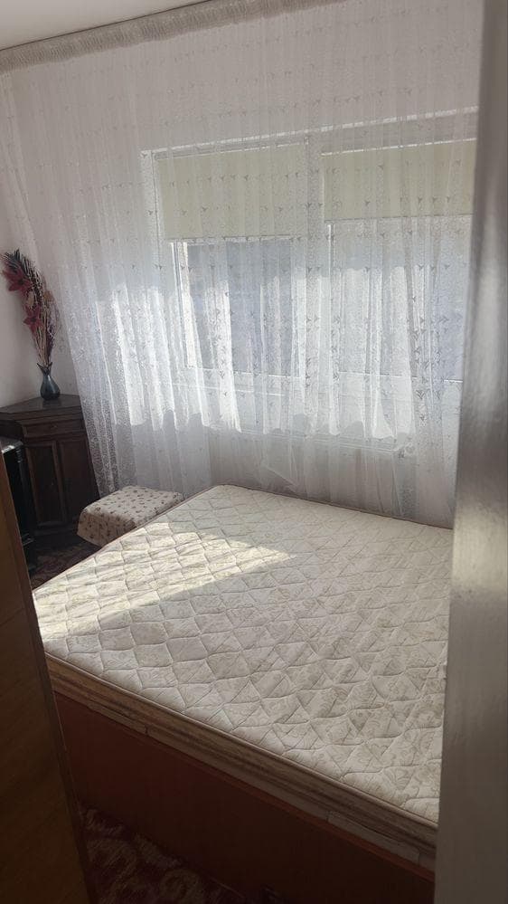 Apartament Cet ,  langa piata , etaj 2, centrala proprie .