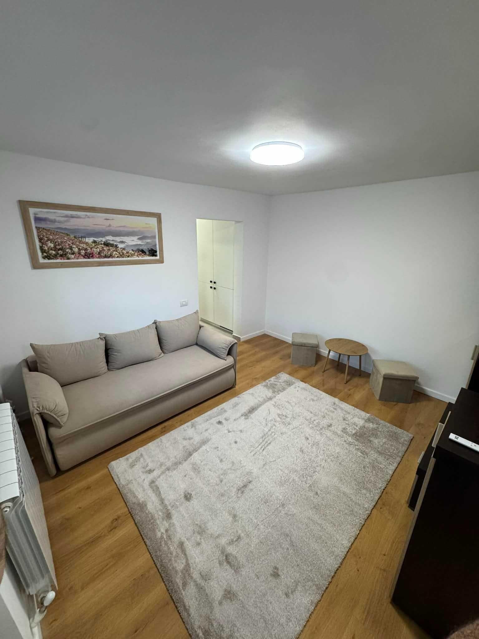 Apartament de inchiriat (Proaspat Renovat)