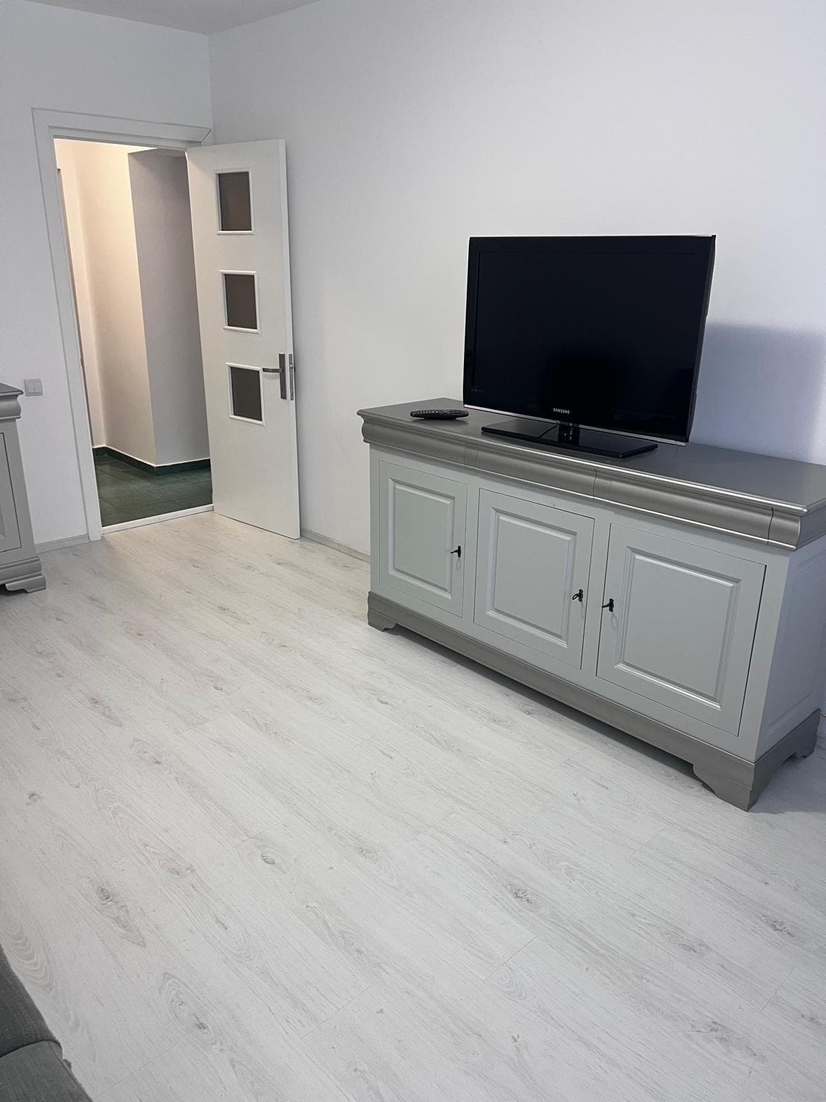 Apartament 2 camere, termen lung, zona Delfinariu