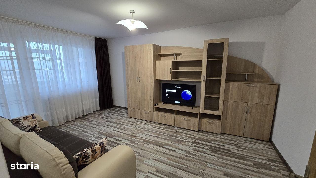 Ofer spre inchiriere ap 2 camere decomandat Casa de Cultura Constanta.