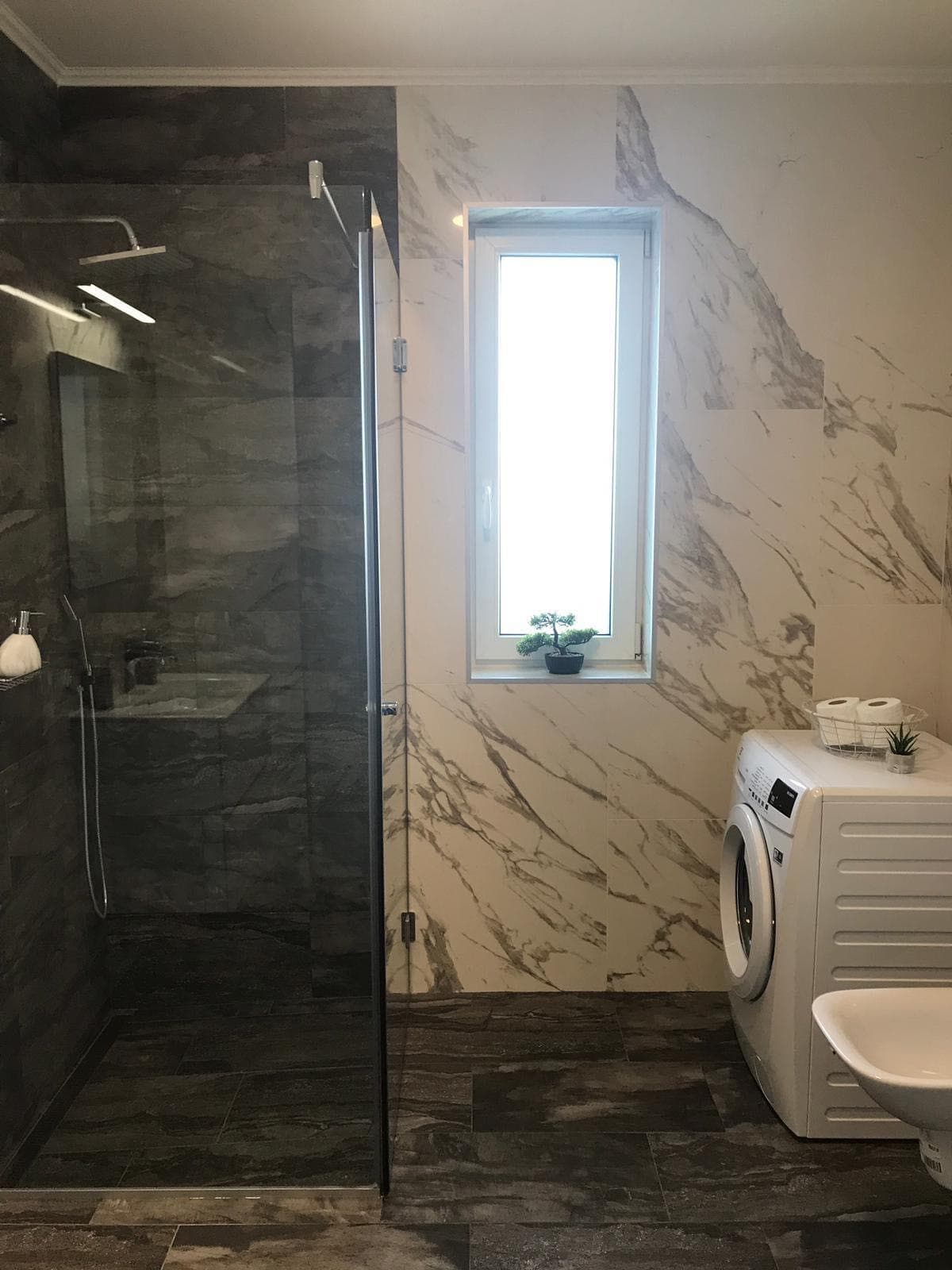 Proprietar vand penthouse   super finisat și utilat  zona Platinia. - imagine 5