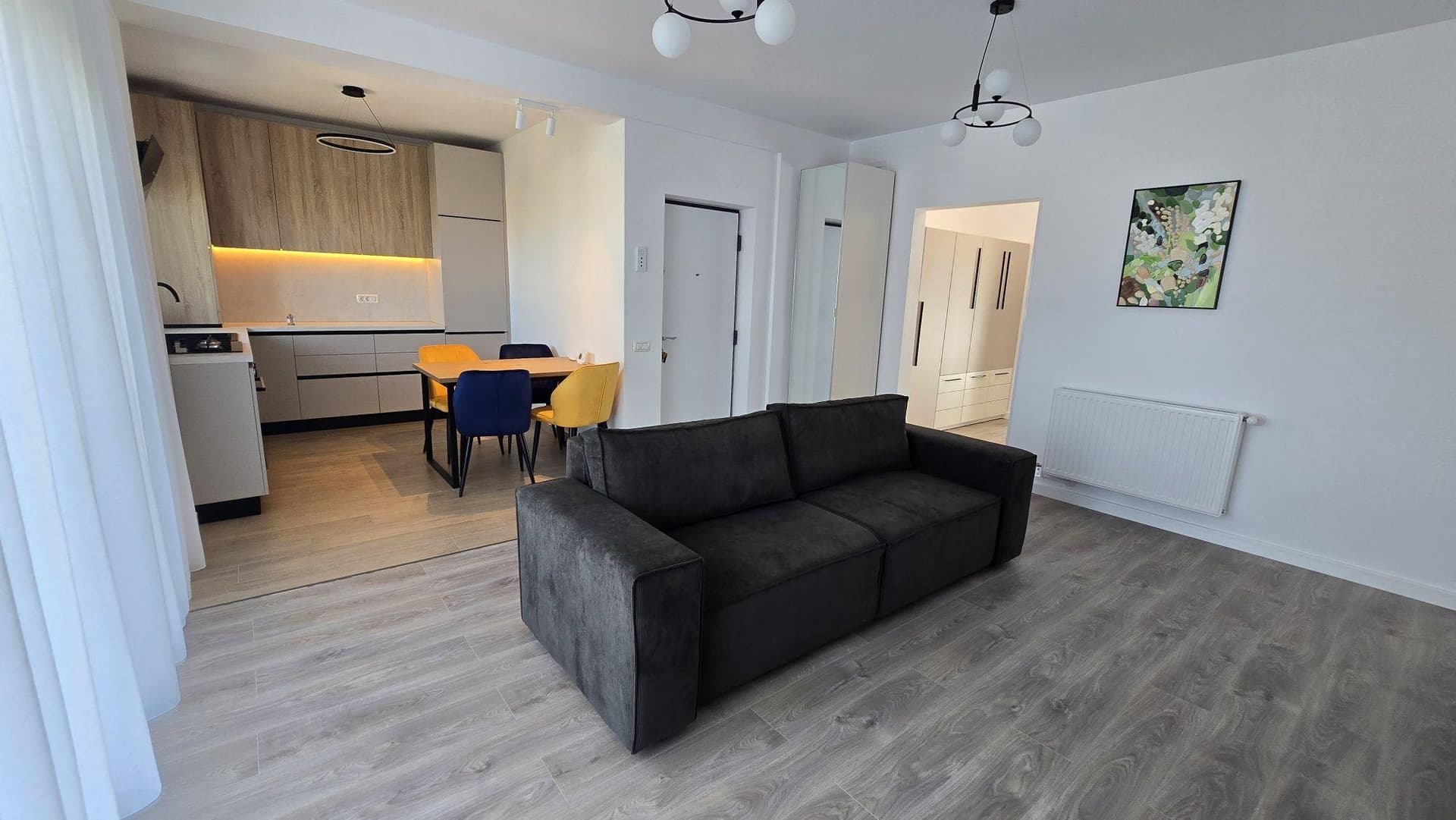 Inchiriez apartament 2 camere, zona Kamsas, et 3/3 cu loc parcare