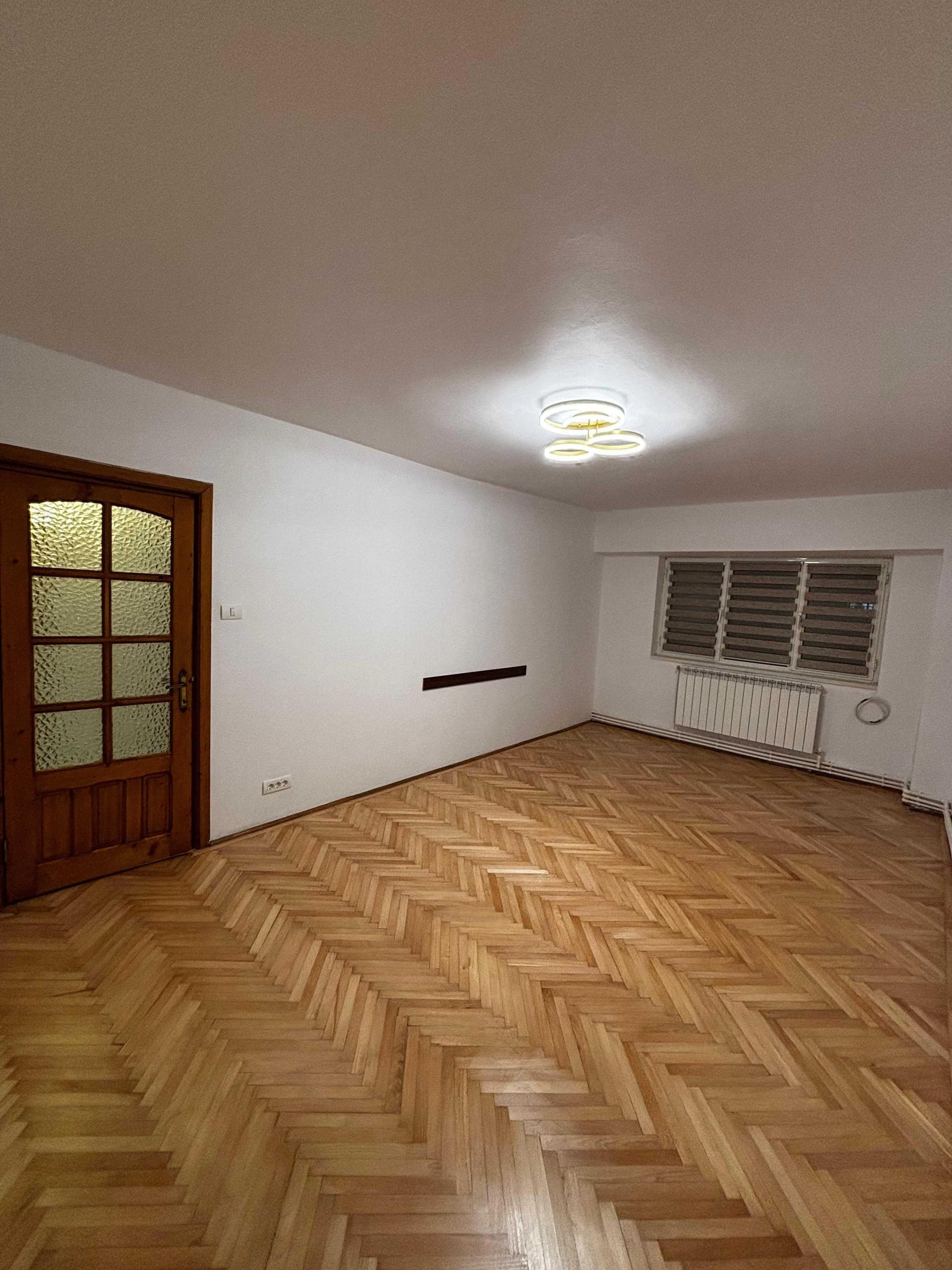 Apartament 3 camere, decomandat, parter, stradal, ideal birou, cabinet