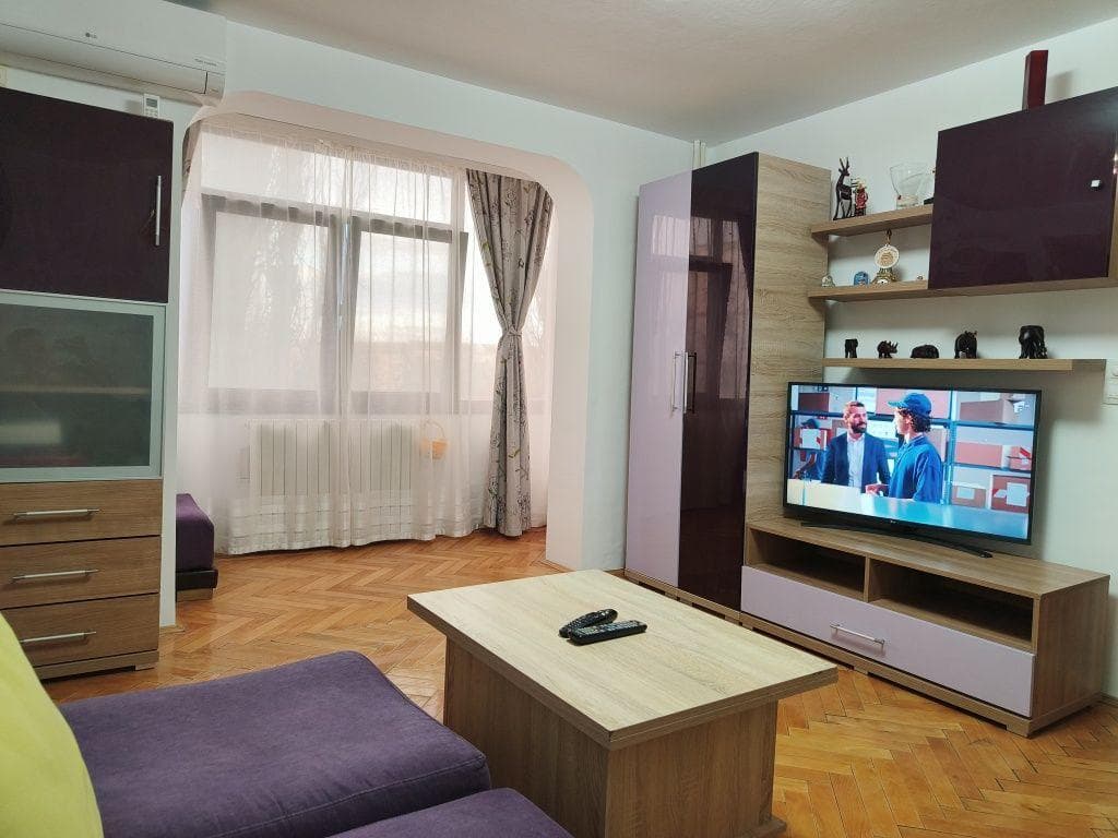 Închiriez apartament cu 3 camere - zona Tomis Nord