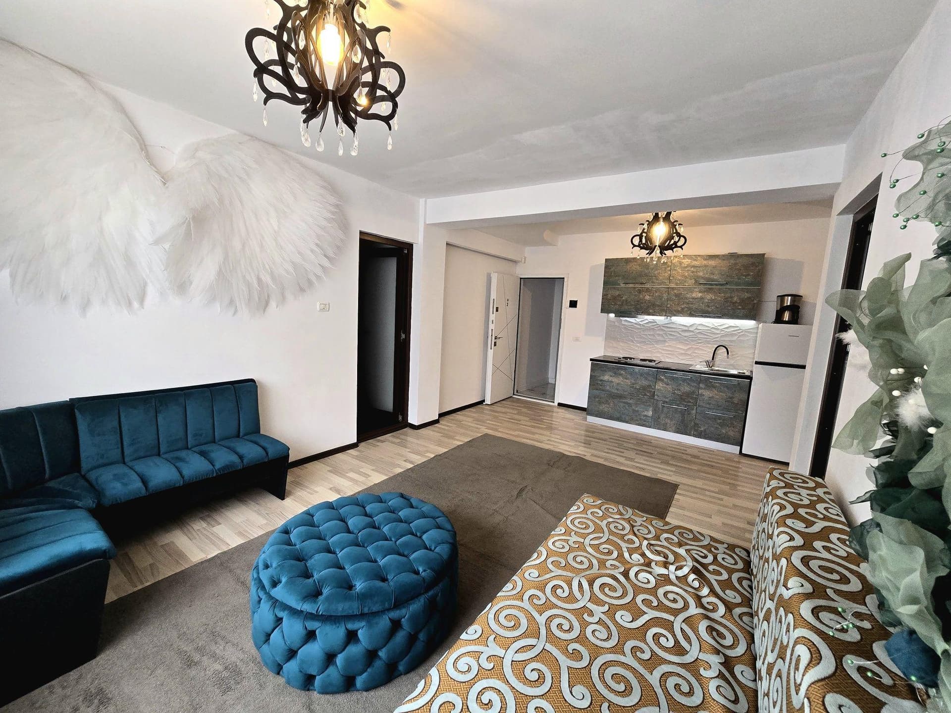 Apartament cu 5 camere, intrare din principala, birouri, agentii etc - imagine 1