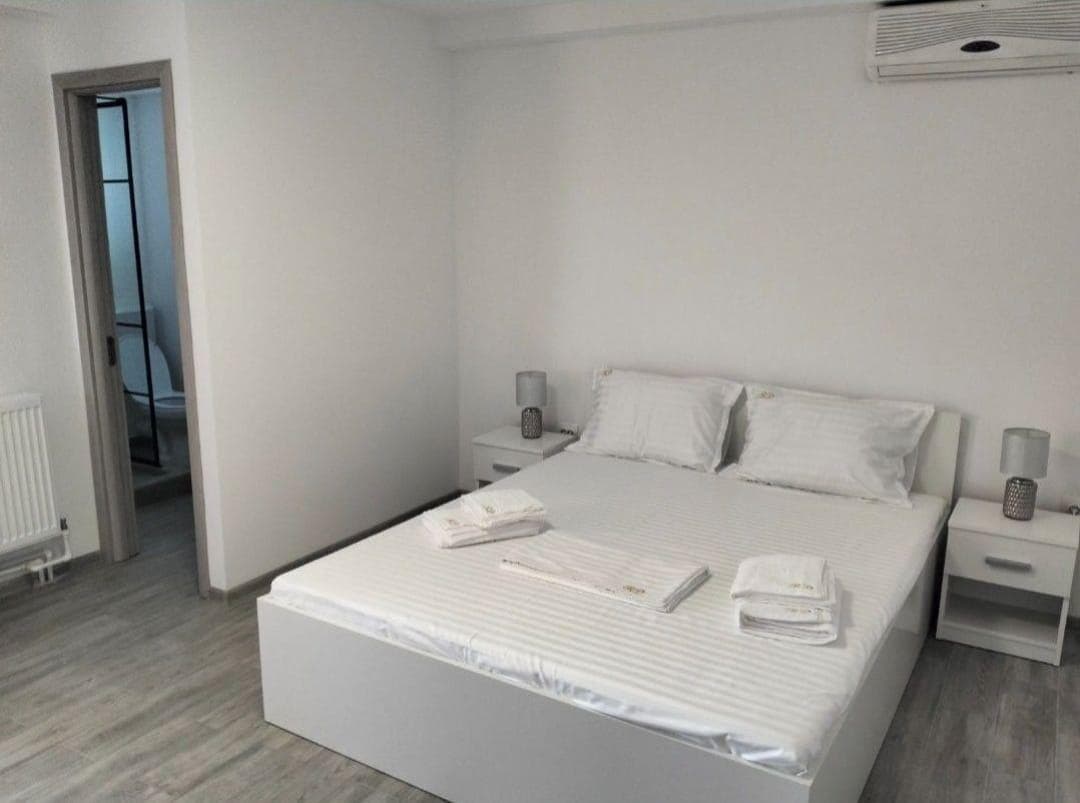 Camere de închiriat - zona Delfinariu - studenți - imagine 1