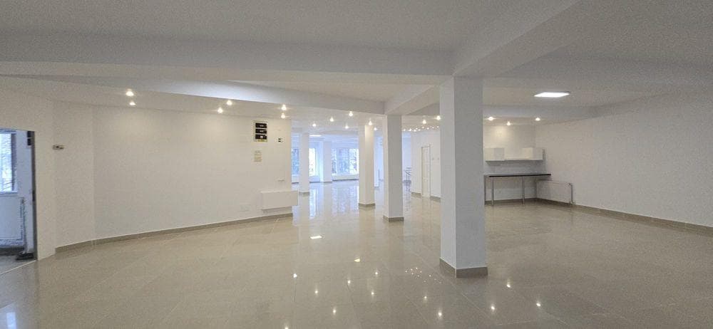 Spațiu comercial de închiriat  suprafață de 300 mp, zona inel 2