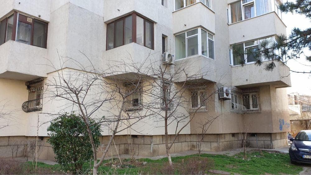Inchiriez ap 80 mp Bdul Mamaia nr 87 , parter( zona Spitalul Militar) - imagine 1