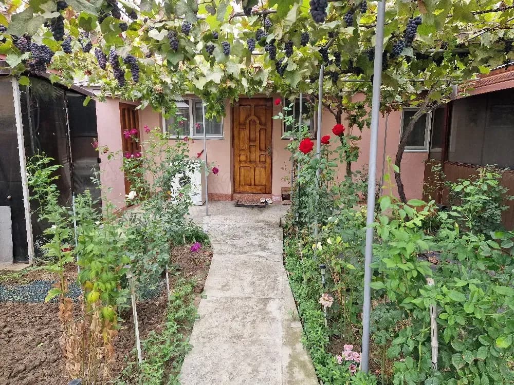 închiriez garsonieră la casă - imagine 1