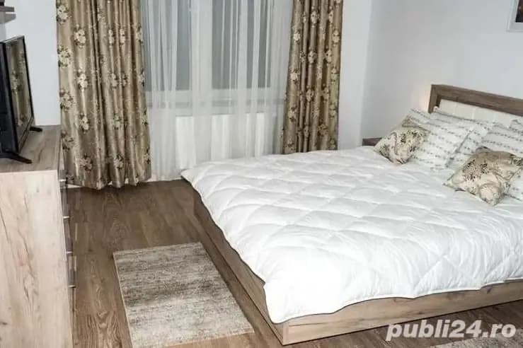 in CENTRU dau in chirie apartament 2 camere cu centrala pe gaz