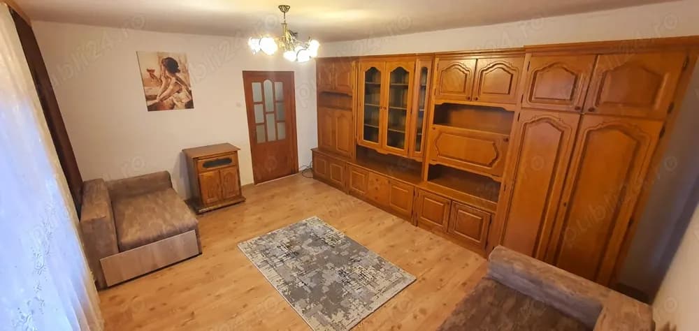 Închiriez apartament cu 2 camere decomandat  Termen lung
