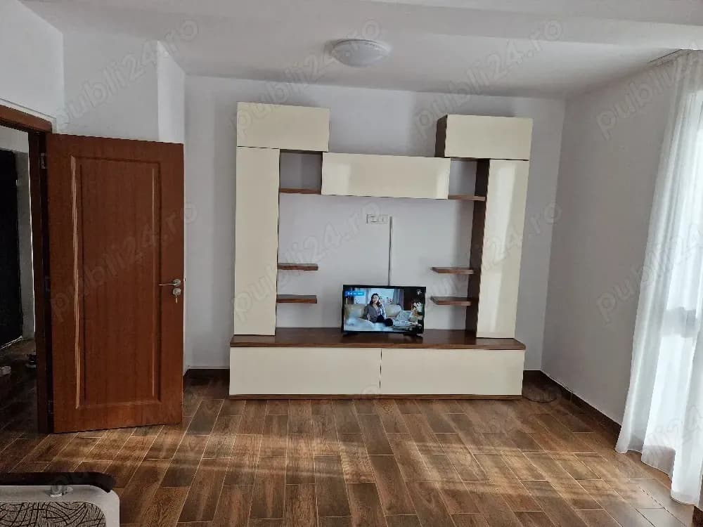 Inchiriez apartament