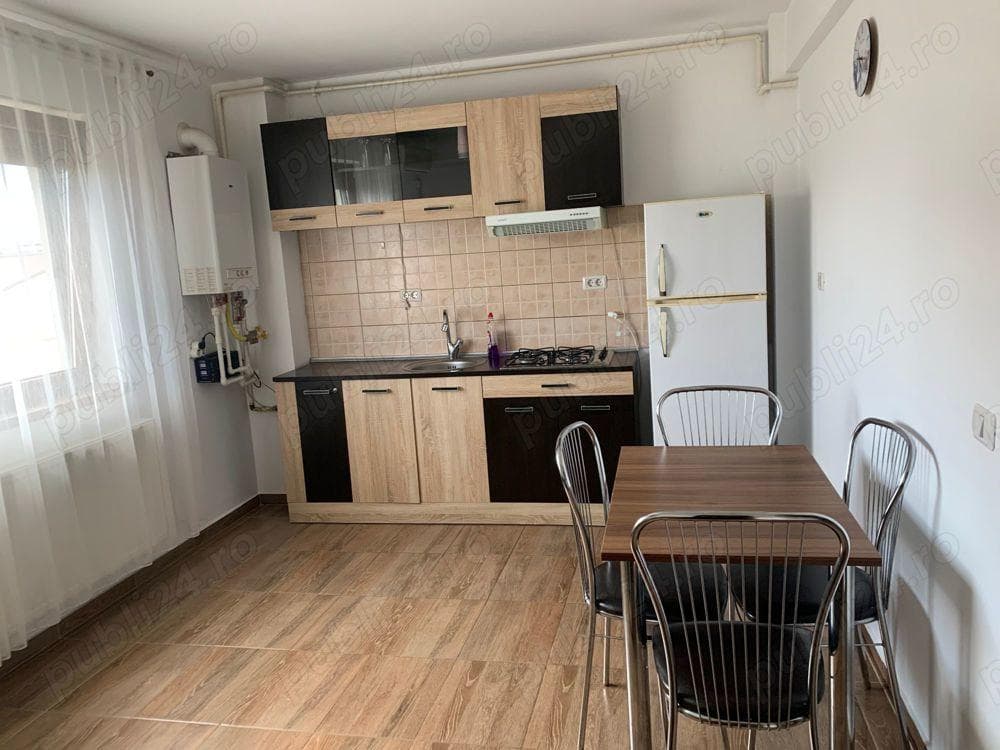 Închiriez apartament cu 3 camere - imagine 1