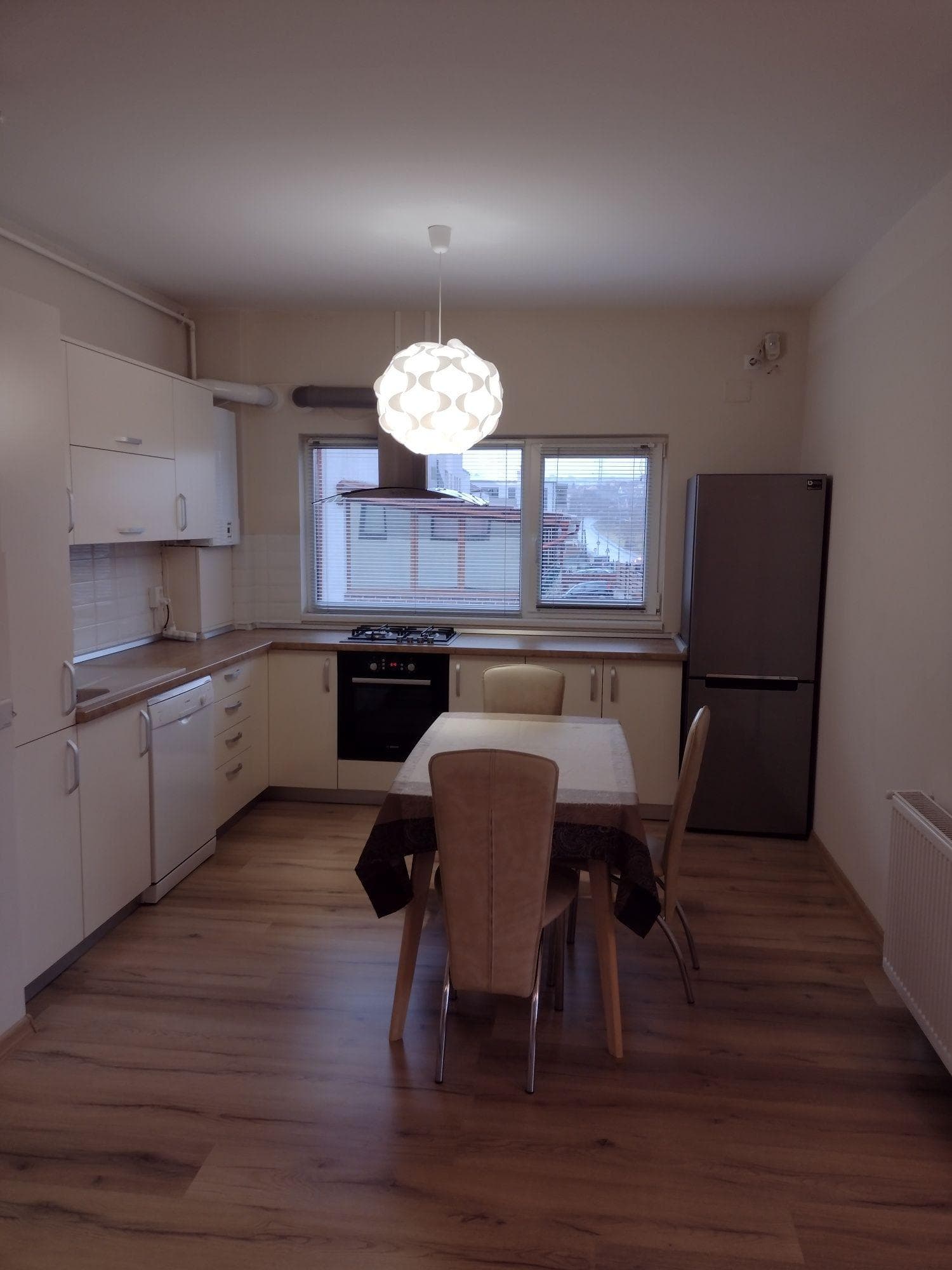 PF inchiriez  apartament 57m2 cu parcare - imagine 1