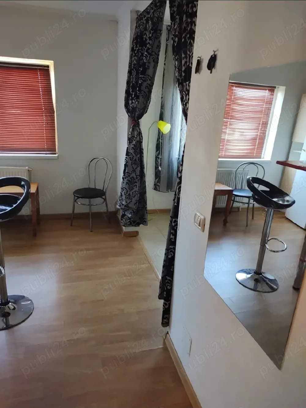 Garsoniera la mansarda in poarta 6 - imagine 1