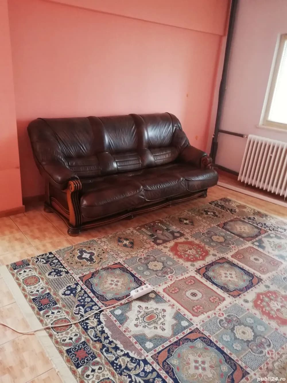 Vand apt trei camere