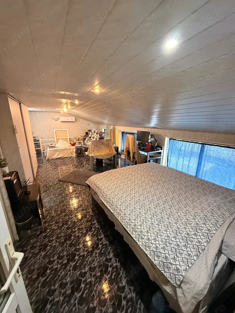 Capitol centru casa din caramda 4 camere pozitionata foarte bine - imagine 1