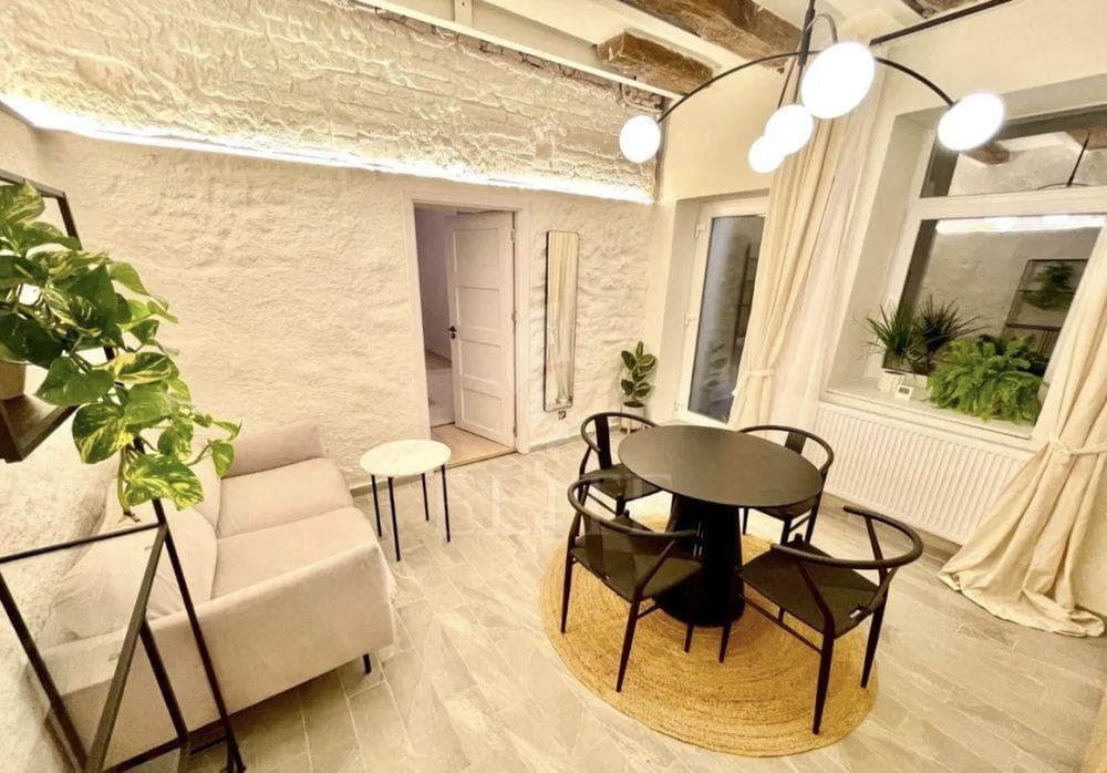 Apartament cu 2 camere decomandate ULTRACENTRAL de LUX