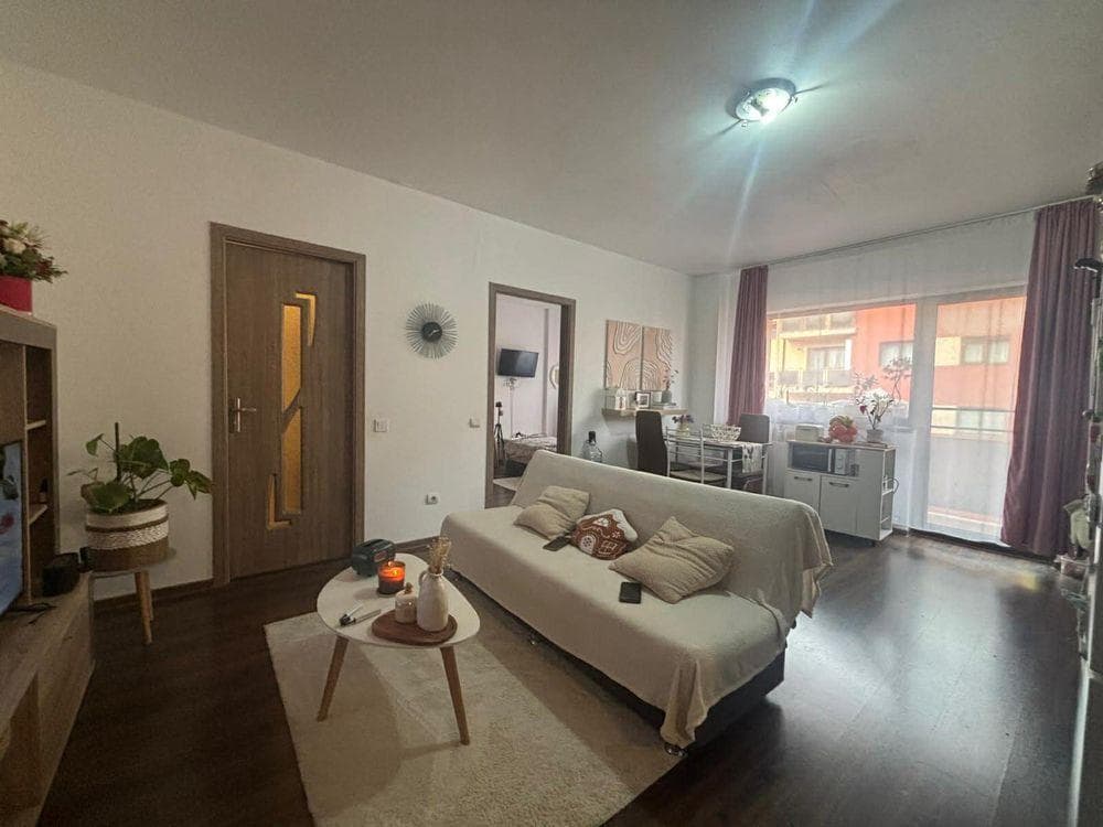 Pret euro Apartament 3 camere 57mp,intermediar  , balcon,parcare, boxa