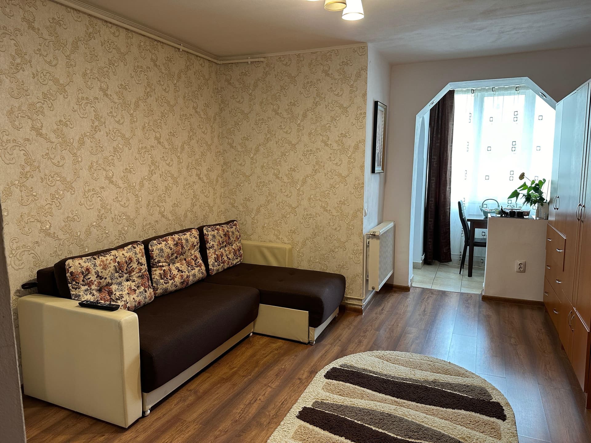 Inchiriez apartament cu doua camere la 5 minute de UMFST/COMISON 0 - imagine 1