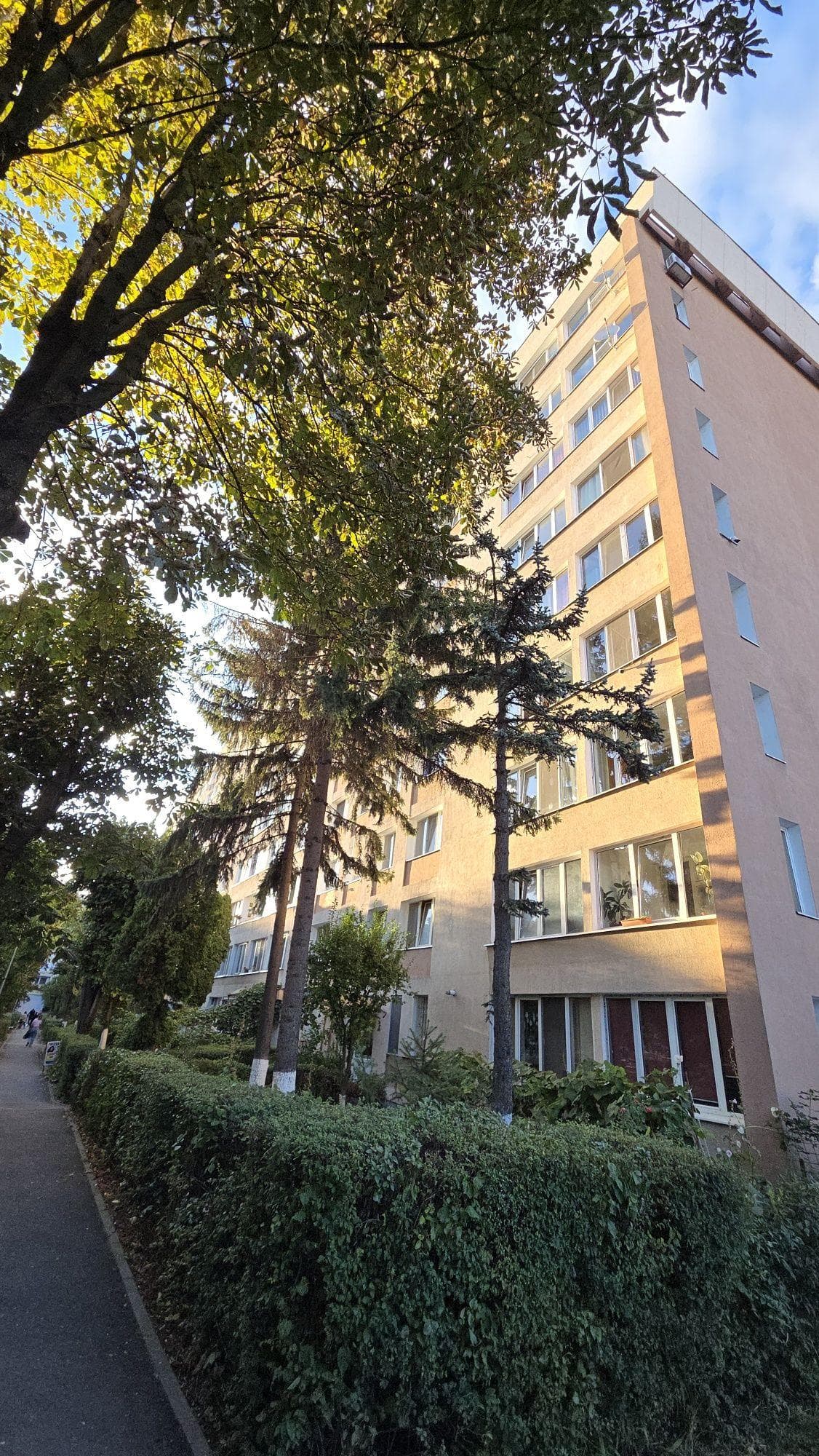 Proprietar, vând 2 camere Victoriei, etaj 7/8, lângă școala 19, vedere - imagine 1