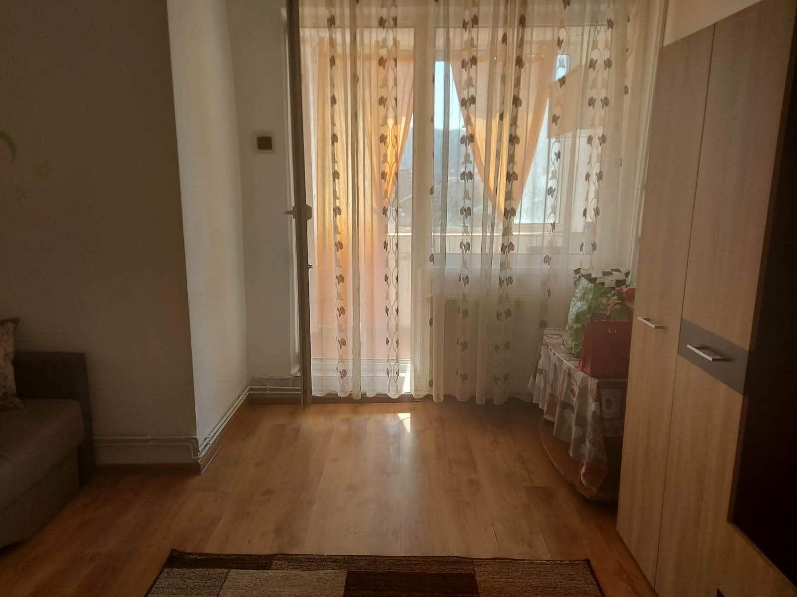 Închiriez garsonieră - imagine 1