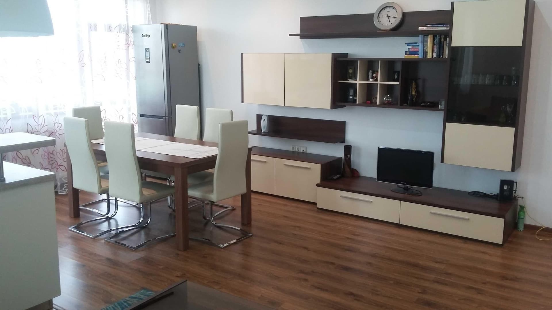 Proprietar, inchiriez apartament 2 camere, Tractorul, zona Coresi