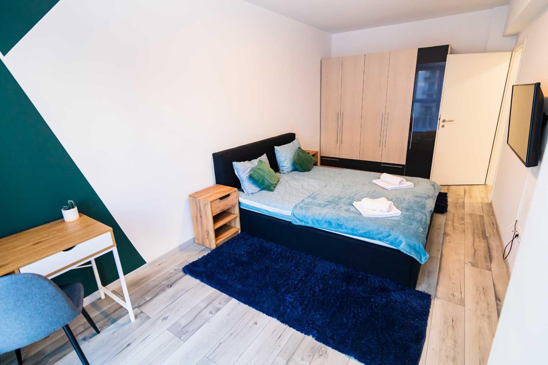 Apartament Modern 2 Camere + Parcare & Boxă – Zona Coresi, Tractorul