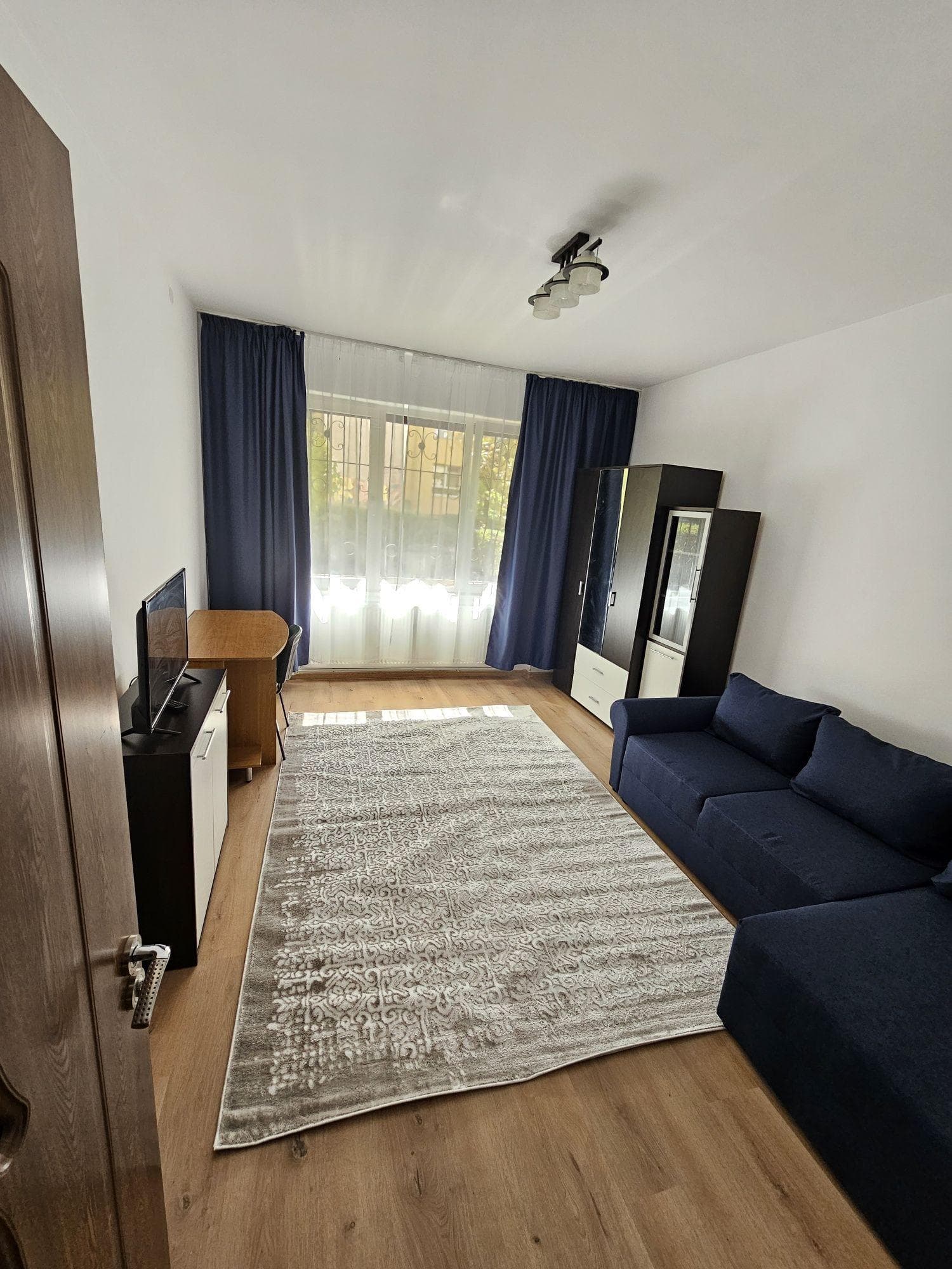 Apartament 2 camere decomandat, Tractorul, Coresi.. - imagine 1