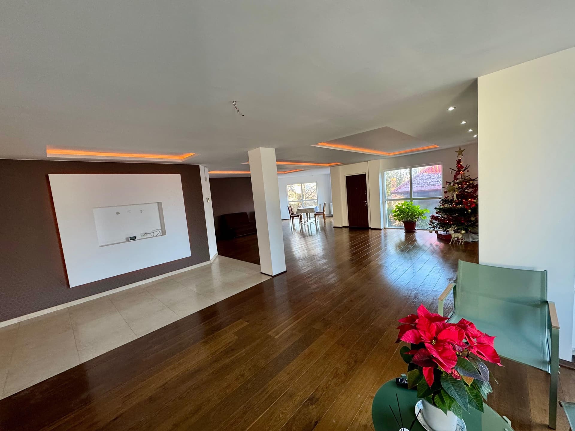 Vila de inchiriat pe termen lung sau scurt - imagine 1