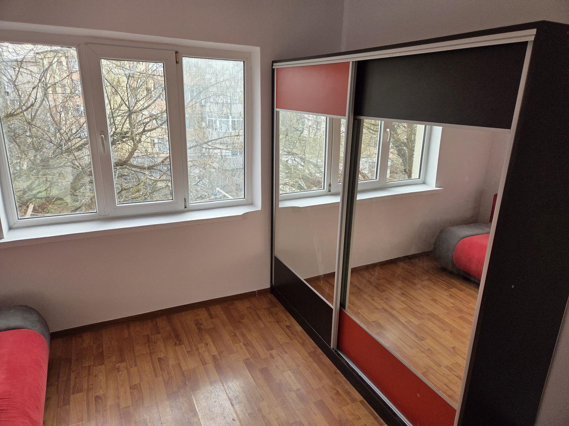 Vând camera de camin