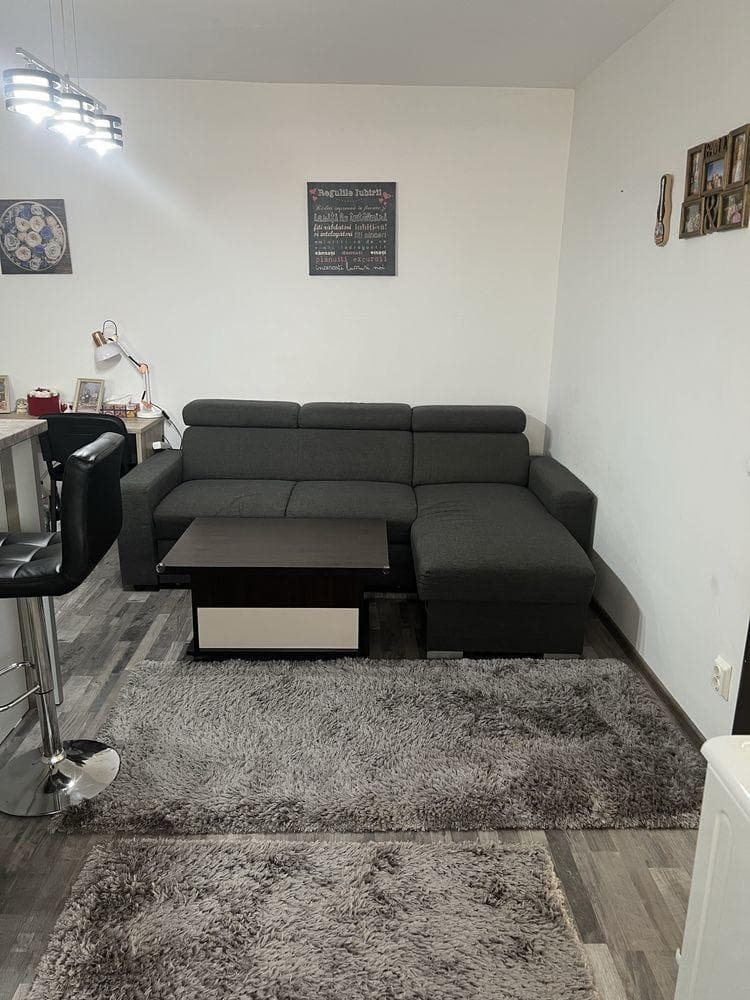 Vand apartament cu 2 camere zona 1 mai