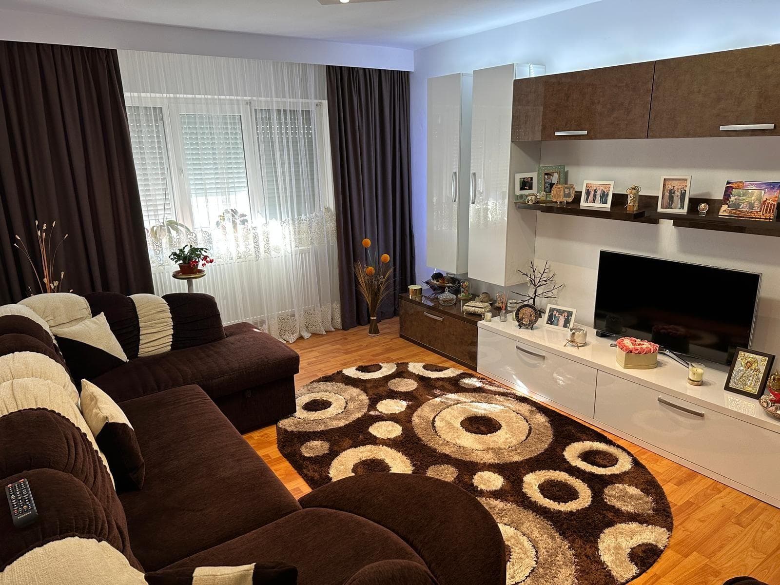 3 camere, cartier Sarari, 2 băi, mobilat complet, direct proprietar