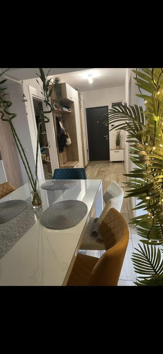 Apart.3-4 cam, 1 loc parcare subt.privata si libera in incinta complex