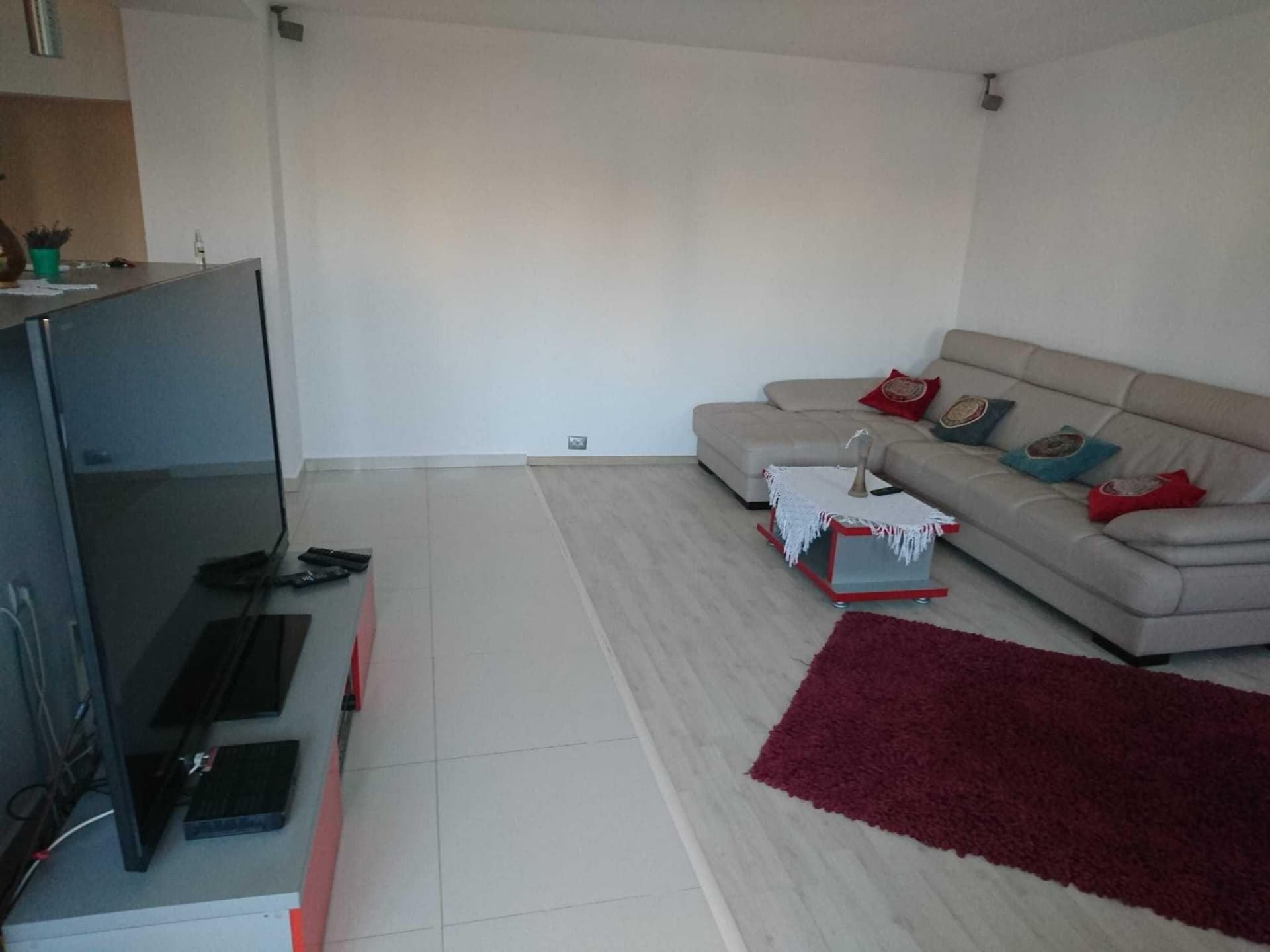 Apartament 4 camere, decomandat, str. Amaradia, Craiova - imagine 1