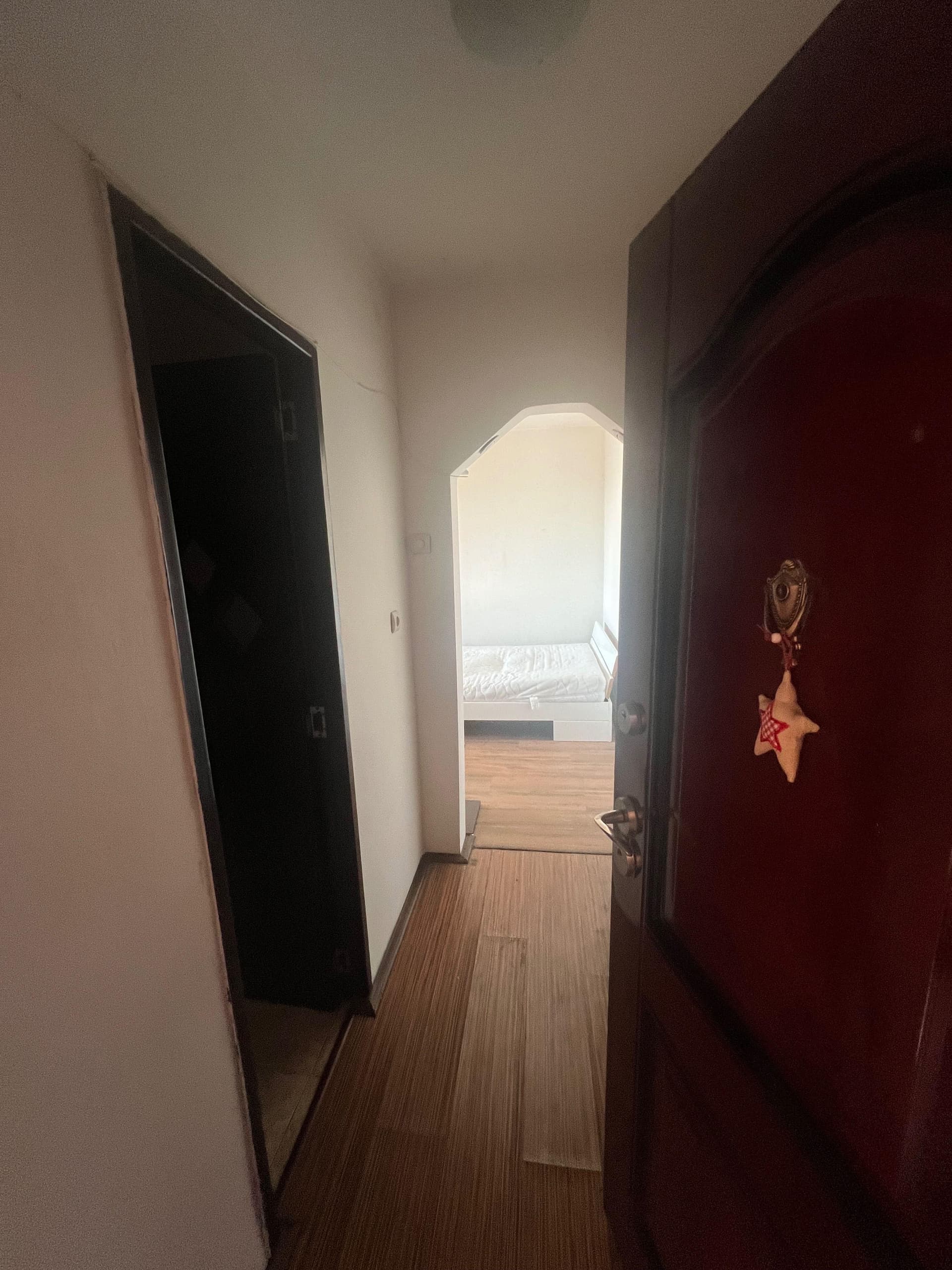 Garsonieră modesta de închiriat – Craiovița Nouă, zona Racheta