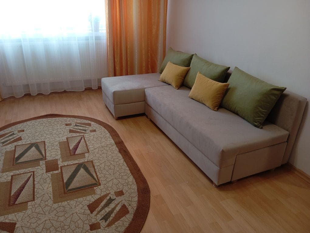 Ofer spre închiriere garsoniera decomandata 35 metri pătrați Craiovița